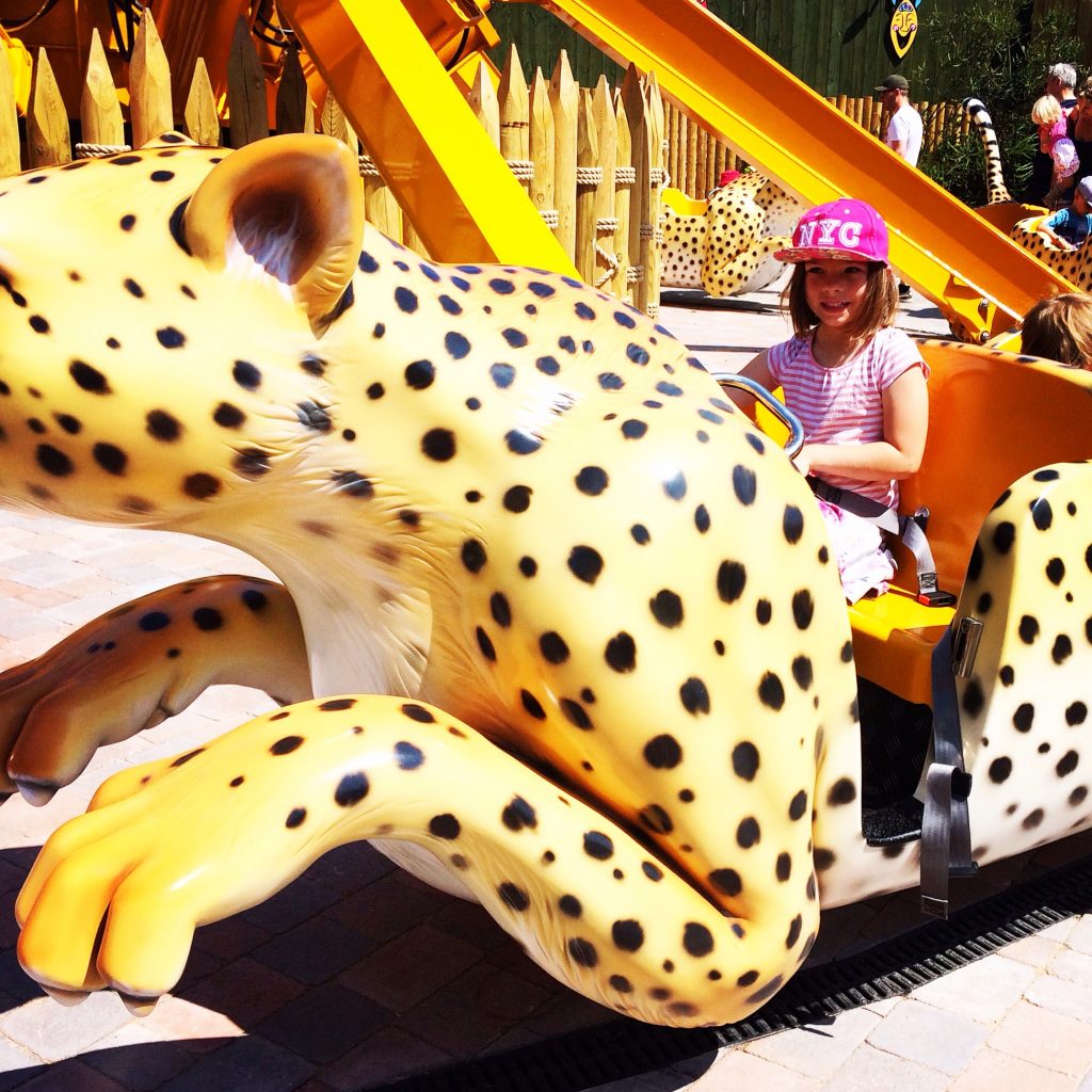 Go Safari at Drusillas Zoo, East Sussex jugglingonrollerskates
